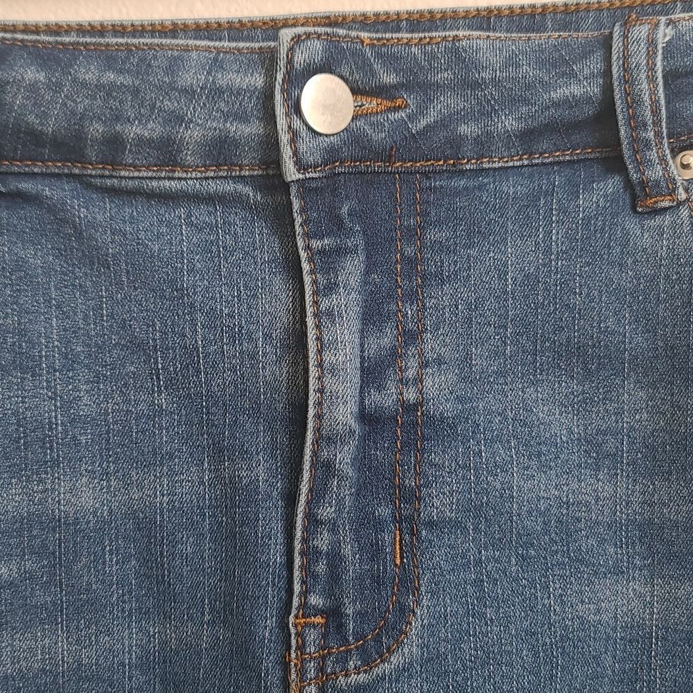 PLUS SIZE SHEIN WOMAN'S JEAN SHORTS - Picture 2 of 10